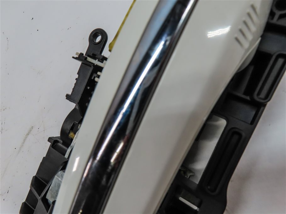 Thumbnail 7: 2009-2018 BMW 5 7 SERIES (F01 F02 F10) FRONT RIGHT COMFORT DOOR HANDLE (White)
