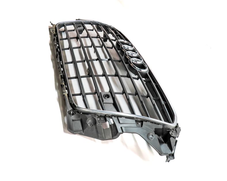 Thumbnail 3: 15-16 AUDI A3 (8V) FRONT CENTER PRIMARY HOOD GRILLE w/ EMBLEM (BLACK & SILVER)