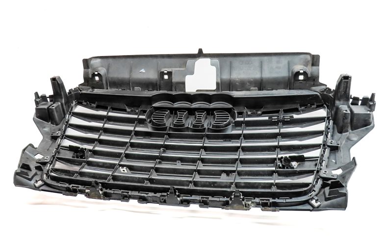 Thumbnail 6: 15-16 AUDI A3 (8V) FRONT CENTER PRIMARY HOOD GRILLE w/ EMBLEM (BLACK & SILVER)