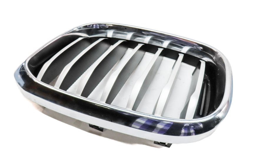 Thumbnail 1: 18-19 BMW X3 (G01) FRONT LEFT UPPER BUMPER HOOD GRILLE VENT TRIM CHROME & SILVER