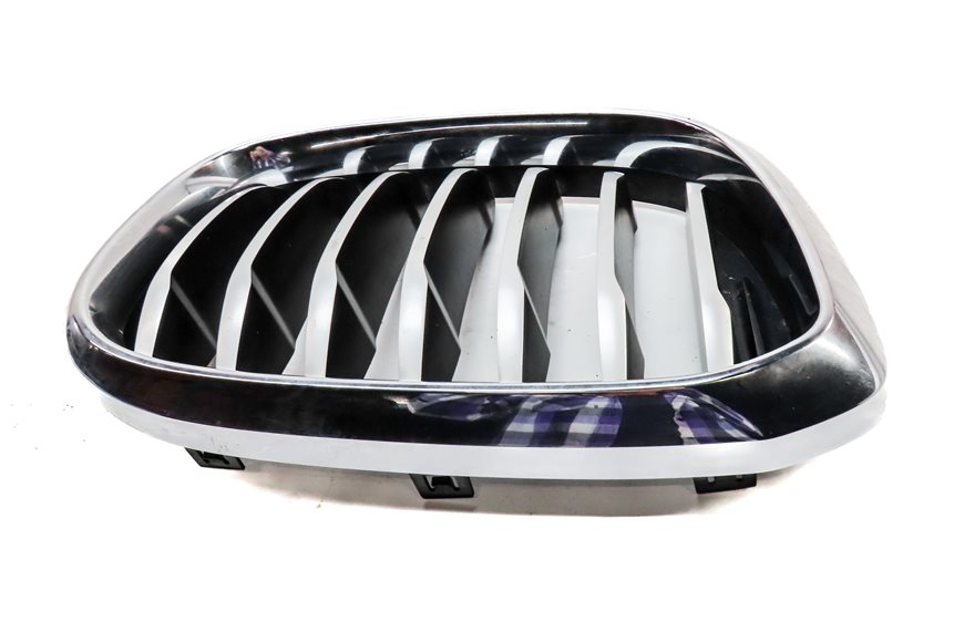 Thumbnail 2: 18-19 BMW X3 (G01) FRONT RIGHT UPPER BUMPER HOOD GRILLE VENT TRIM CHROME SILVER