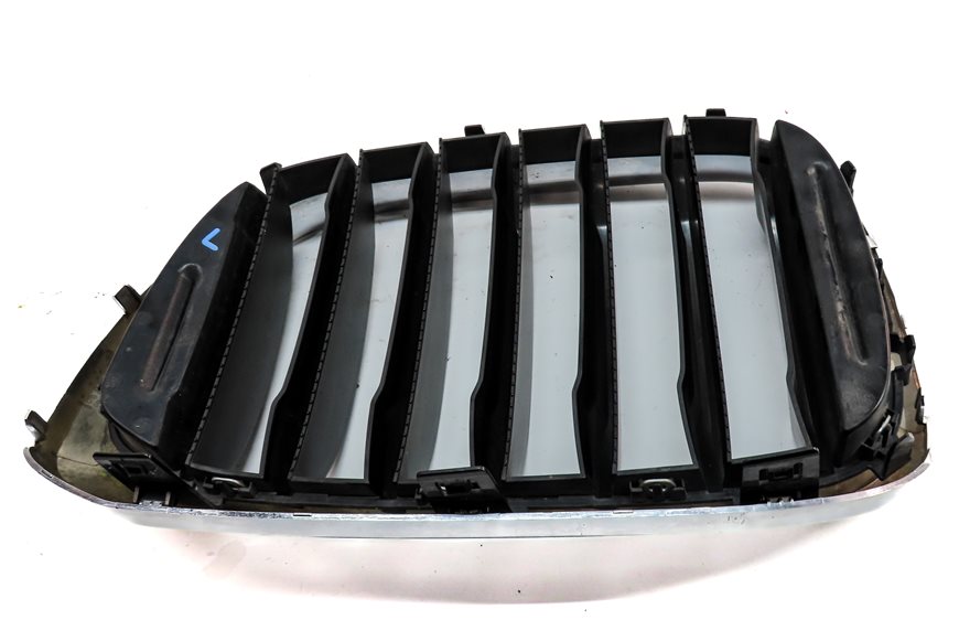 Thumbnail 5: 18-19 BMW X3 (G01) FRONT RIGHT UPPER BUMPER HOOD GRILLE VENT TRIM CHROME SILVER
