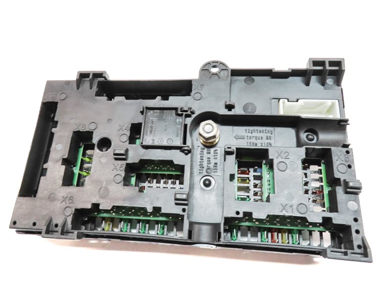 Thumbnail 4: 18-21 BMW X3 X4 X4M (F98 G01 G02) REAR TRUNK POWER JUNCTION ENGINE FUSE BOX