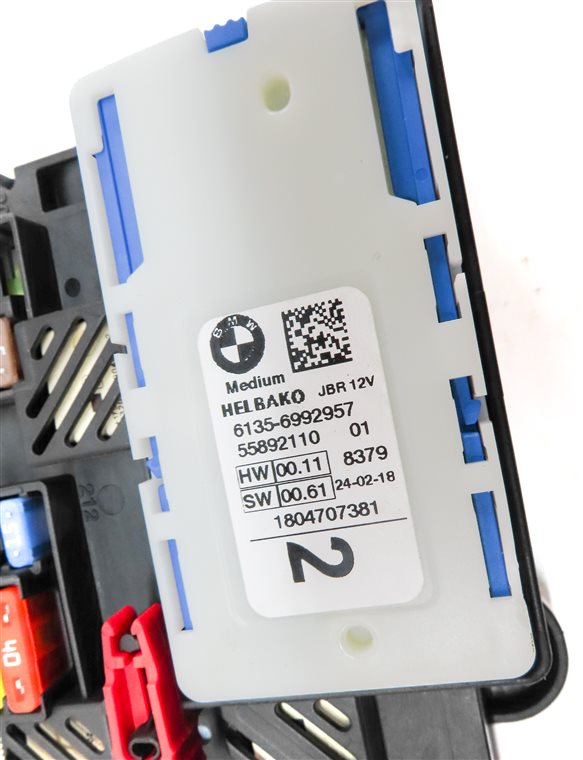 Thumbnail 6: 18-21 BMW X3 X4 X4M (F98 G01 G02) REAR TRUNK POWER JUNCTION ENGINE FUSE BOX
