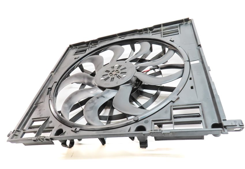 Thumbnail 2: 18-23 BMW X3 X4 (G01 G02) 2.0L 600w FRONT RADIATOR COOLING FAN MOTOR w/ SHROUD