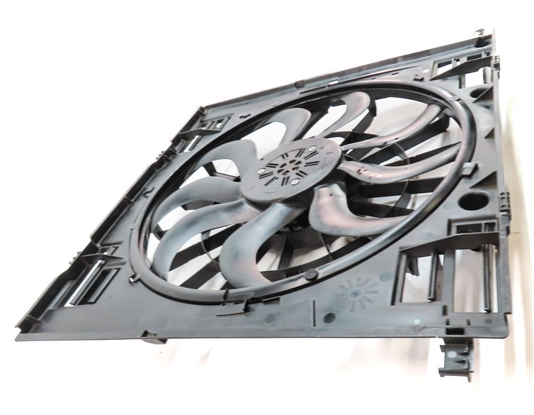Thumbnail 4: 18-23 BMW X3 X4 (G01 G02) 2.0L 600w FRONT RADIATOR COOLING FAN MOTOR w/ SHROUD