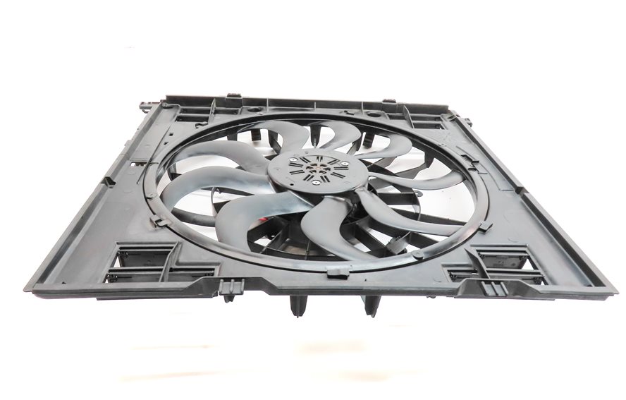 Thumbnail 5: 18-23 BMW X3 X4 (G01 G02) 2.0L 600w FRONT RADIATOR COOLING FAN MOTOR w/ SHROUD