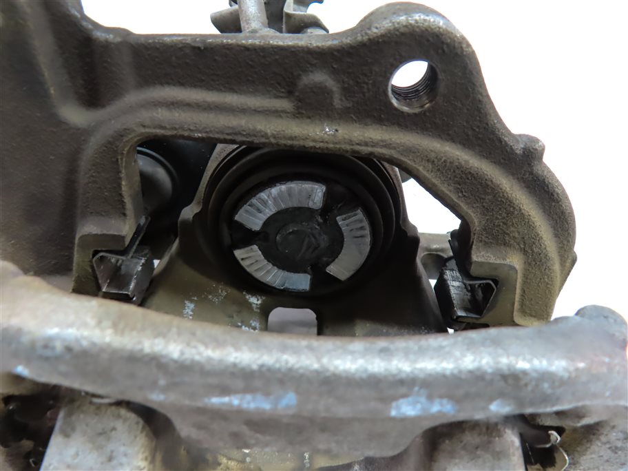 Thumbnail 8: 2018-2023 BMW X3 X4 (G01 G02) REAR RIGHT BRAKE CALIPER w/ E-BRAKE ACTUATOR MOTOR