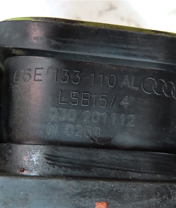 Thumbnail 7: 12-17 AUDI A6 A7 Q5 S5 SQ5 (C7 4G8 B8 8T 8R) RIGHT INTAKE MANIFOLD DIFFUSER RAIL