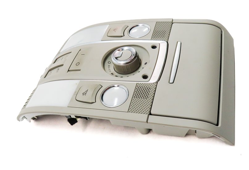 Thumbnail 4: 2013 AUDI Q7 (4L) FRONT OVERHEAD DOME LIGHT LAMP w/ SUNROOF SWITCH (Gray)