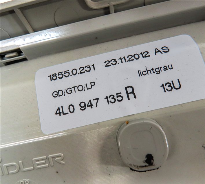 Thumbnail 9: 2013 AUDI Q7 (4L) FRONT OVERHEAD DOME LIGHT LAMP w/ SUNROOF SWITCH (Gray)