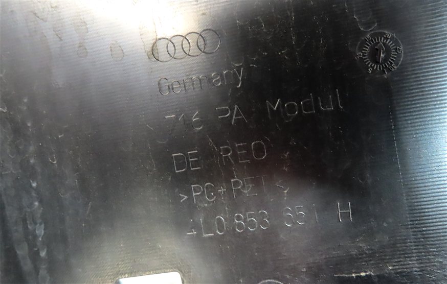Thumbnail 8: 2010-2015 AUDI Q7 (4L) FRONT MAIN CENTER HOOD GRILLE AIR VENT TRIM (BLACK)