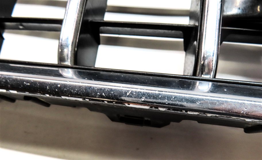 Thumbnail 9: 2010-2015 AUDI Q7 (4L) FRONT MAIN CENTER HOOD GRILLE AIR VENT TRIM (BLACK)