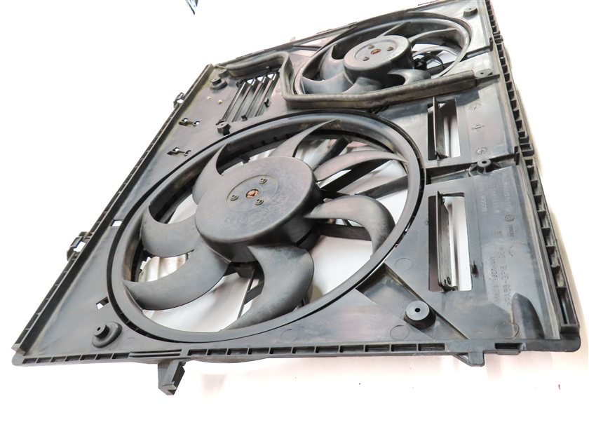 Thumbnail 4: 11-15 AUDI Q7 (4L) 3.0L ENGINE RADIATOR COOLING FAN (FOR MODELS w/ HITCH OPTION)