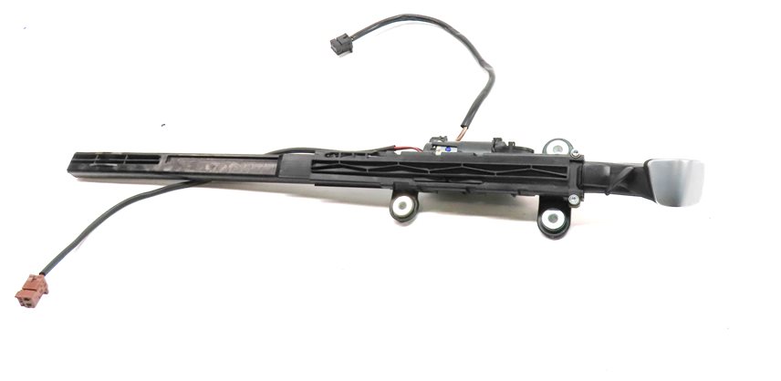 Thumbnail 4: 2015 BMW 428I (F32) FRONT RIGHT PASSENGER SEATBELT HANDOVER ARM w/ MOTOR