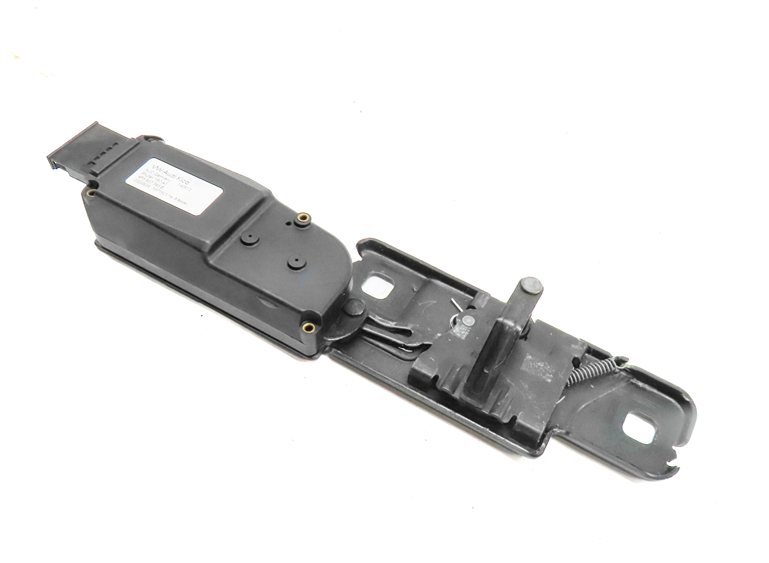 2013 AUDI Q5 (B8 8R) REAR TRUNK LIFTGATE HATCH LID LOWER LATCH STRIKER PLATE