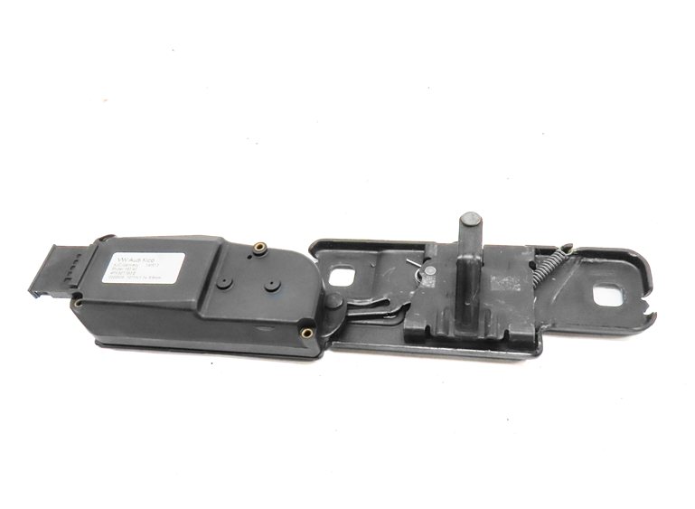 Thumbnail 2: 2013 AUDI Q5 (B8 8R) REAR TRUNK LIFTGATE HATCH LID LOWER LATCH STRIKER PLATE