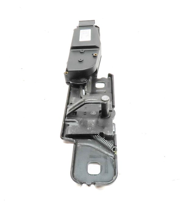 Thumbnail 5: 2013 AUDI Q5 (B8 8R) REAR TRUNK LIFTGATE HATCH LID LOWER LATCH STRIKER PLATE