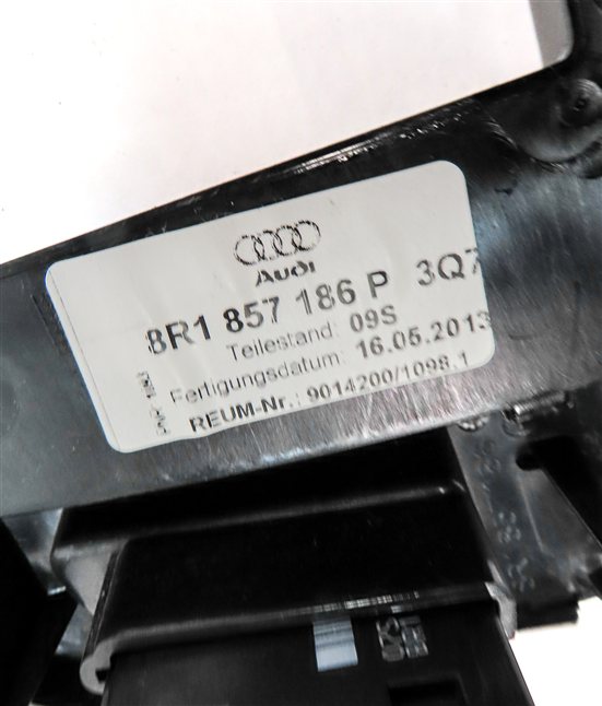 Thumbnail 7: 13 AUDI Q5 (B8 8R) FRONT CENTER DASH NAVIGATION MEDIA DISPLAY SCREEN TRIM BEZEL