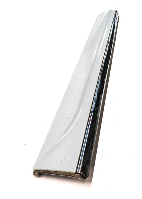 Thumbnail 3: 13-17 AUDI Q5 B8 8R FRONT RIGHT PASSENGER LOWER DOOR MOULDING TRIM PANEL (White)