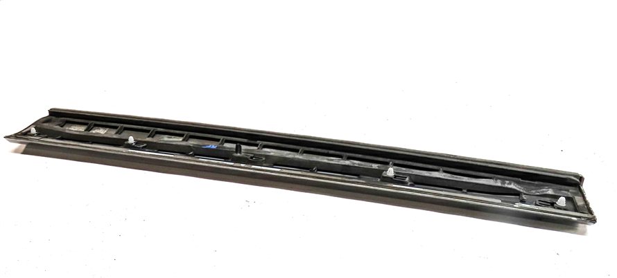 Thumbnail 5: 13-17 AUDI Q5 B8 8R FRONT RIGHT PASSENGER LOWER DOOR MOULDING TRIM PANEL (White)