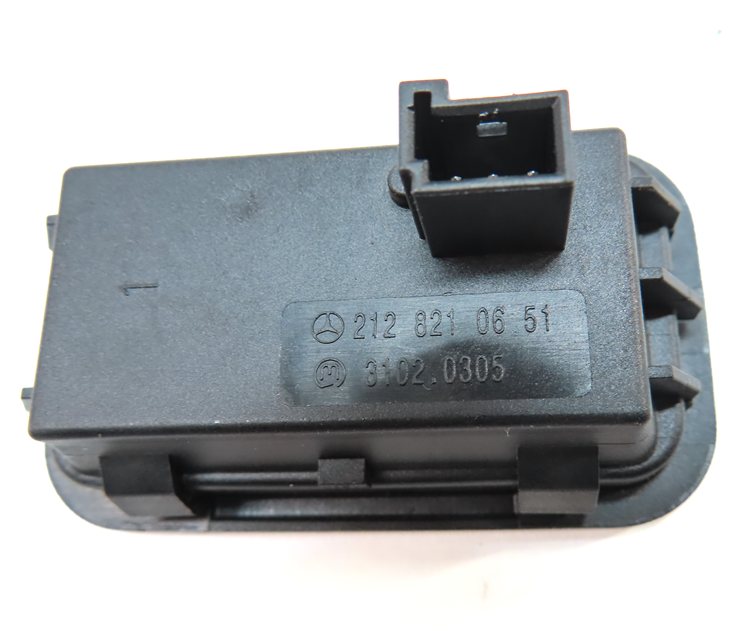 Thumbnail 7: 13 MERCEDES GLK250 (X204) REAR TRUNK LIFTGATE HATCH LID ELECTRONIC CLOSE SWITCH