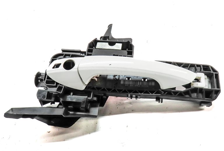 Thumbnail 2: 2010-2015 MERCEDES GLK250 GLK350 (X204) LEFT FRONT DRIVER DOOR HANDLE (White)