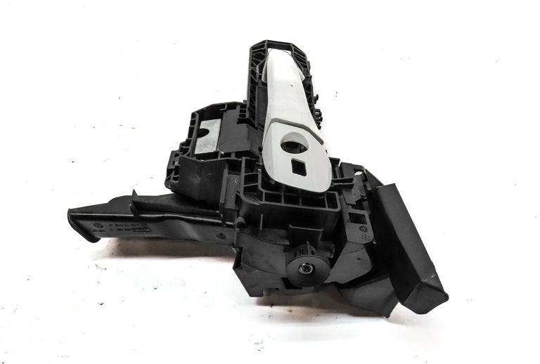 Thumbnail 3: 2010-2015 MERCEDES GLK250 GLK350 (X204) LEFT FRONT DRIVER DOOR HANDLE (White)