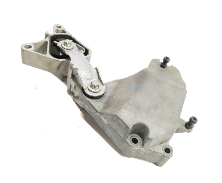 2014 MERCEDES CLA250 (C117) 2.0L (M270) UPPER ENGINE MOTOR MOUNT w/ BRACKET