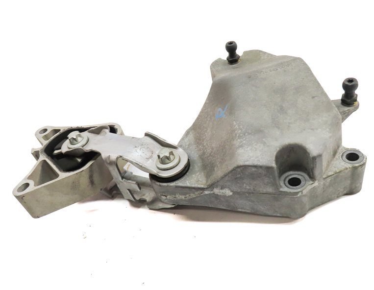 Thumbnail 2: 2014 MERCEDES CLA250 (C117) 2.0L (M270) UPPER ENGINE MOTOR MOUNT w/ BRACKET