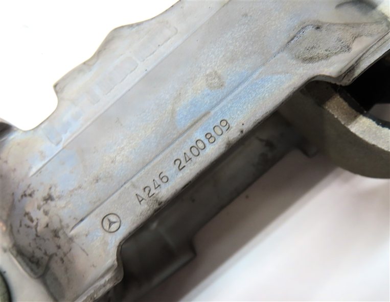 Thumbnail 8: 2014 MERCEDES CLA250 (C117) 2.0L (M270) UPPER ENGINE MOTOR MOUNT w/ BRACKET