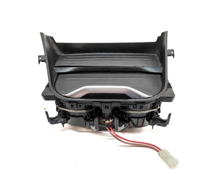 Thumbnail 7: 2017 BMW X3 (F25) FRONT CENTER CONSOLE DUAL CUPHOLDER 12v POWER SOCKET