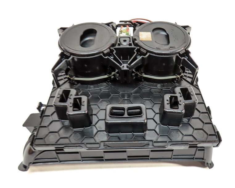Thumbnail 8: 2017 BMW X3 (F25) FRONT CENTER CONSOLE DUAL CUPHOLDER 12v POWER SOCKET