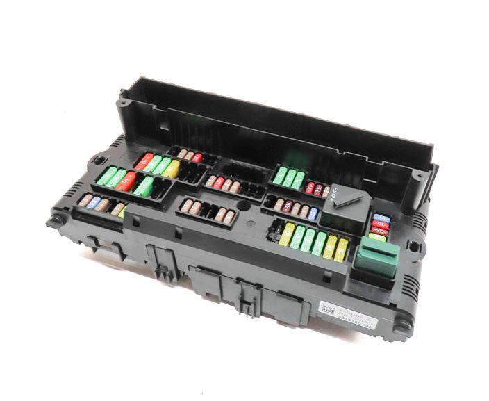 2017 BMW X3 (F25) 2.0L (N20) ENGINE FRONT POWER DISTRIBUTION FUSE RELAY BOX