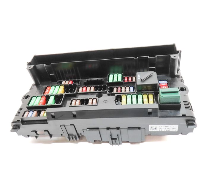 Thumbnail 2: 2017 BMW X3 (F25) 2.0L (N20) ENGINE FRONT POWER DISTRIBUTION FUSE RELAY BOX