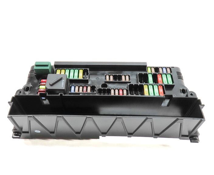 Thumbnail 3: 2017 BMW X3 (F25) 2.0L (N20) ENGINE FRONT POWER DISTRIBUTION FUSE RELAY BOX