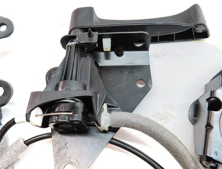 Thumbnail 7: 2012 BMW X5 (E70) REAR TRUNK LIFTGATE HATCH LID LOWER LOCK LATCH CABLE SET