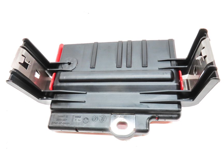 Thumbnail 5: 2012 BMW X5 (E70) 3.0L DIESEL (M57Y) POSITIVE BATTERY POWER DISTRIBUTION PLATE