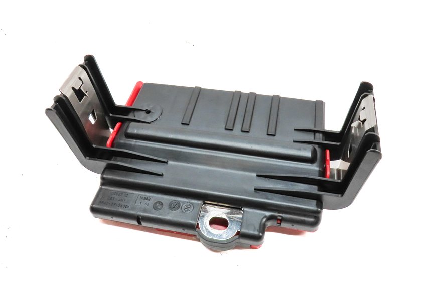 Thumbnail 6: 2012 BMW X5 (E70) 3.0L DIESEL (M57Y) POSITIVE BATTERY POWER DISTRIBUTION PLATE