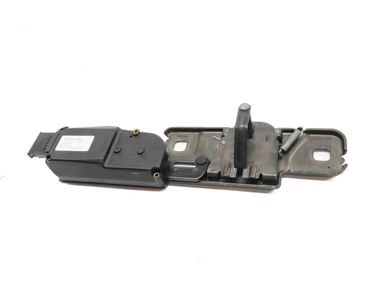 Thumbnail 2: 13 AUDI Q5 B8 8R REAR TRUNK LIFTGATE HATCH LOWER LATCH STRIKER PLATE ACTUATOR