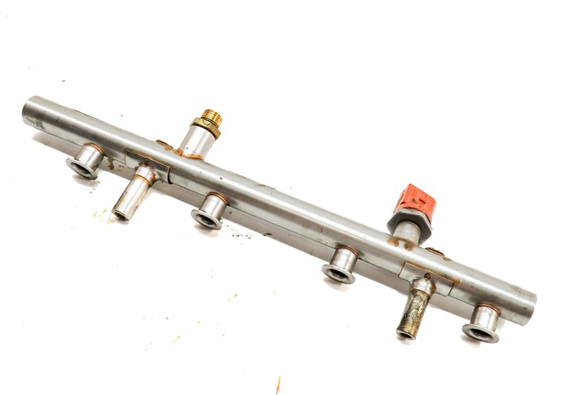 Thumbnail 1: 2013 AUDI Q5 (B8 8R) 2.0L (CPMA) ENGINE FUEL INJECTOR RAIL w/ PRESSURE SENSOR