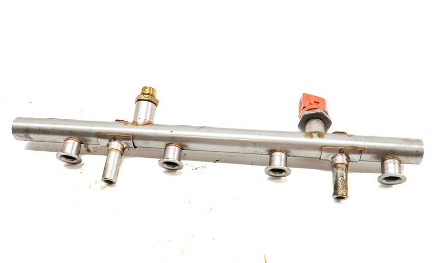 Thumbnail 2: 2013 AUDI Q5 (B8 8R) 2.0L (CPMA) ENGINE FUEL INJECTOR RAIL w/ PRESSURE SENSOR