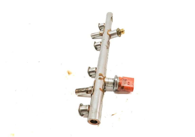 Thumbnail 4: 2013 AUDI Q5 (B8 8R) 2.0L (CPMA) ENGINE FUEL INJECTOR RAIL w/ PRESSURE SENSOR