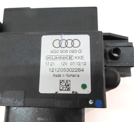 Thumbnail 3: 2013 AUDI Q5 (B8 8R) 2.0L (CPMA) ENGINE FUEL PUMP RELAY CONTROL MODULE