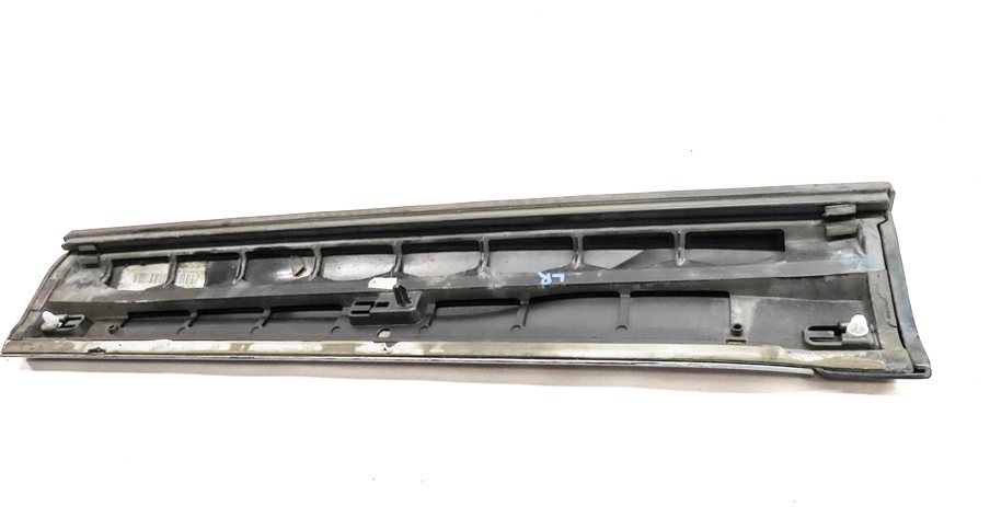 Thumbnail 6: 13-17 AUDI Q5 (B8 8R) REAR LEFT DOOR EXTERIOR LOWER MOULDING RUNNER TRIM (Black)