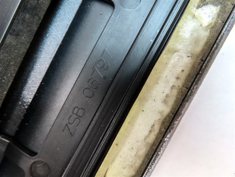 Thumbnail 7: 13-17 AUDI Q5 (B8 8R) REAR LEFT DOOR EXTERIOR LOWER MOULDING RUNNER TRIM (Black)