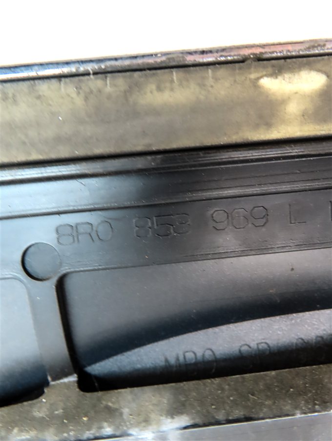 Thumbnail 8: 13-17 AUDI Q5 (B8 8R) REAR LEFT DOOR EXTERIOR LOWER MOULDING RUNNER TRIM (Black)