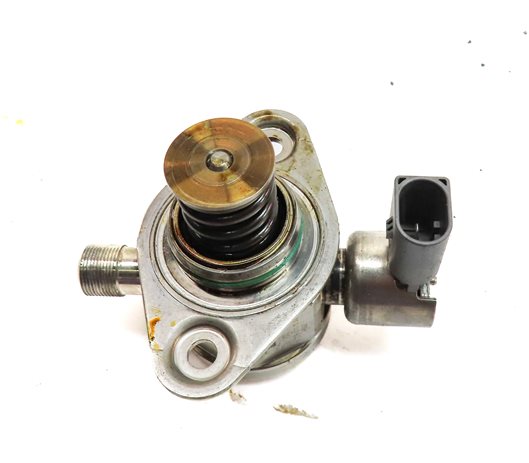 Thumbnail 6: 11-20 MERCEDES E S SL GL (W205 W166 W212 X166 X253) V8 LEFT MECHANICAL FUEL PUMP