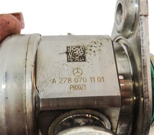 Thumbnail 9: 11-20 MERCEDES E S SL GL (W205 W166 W212 X166 X253) V8 LEFT MECHANICAL FUEL PUMP