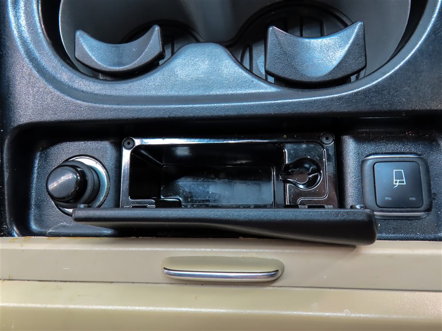 Thumbnail 11: 2016 MERCEDES GL450 (X166) FRONT CENTER CONSOLE HEATED COOLED CUPHOLDER (BEIGE)